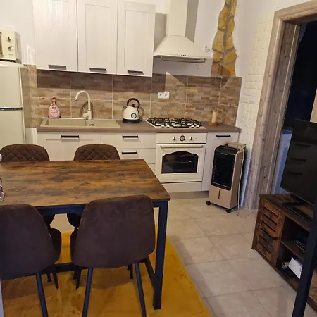 Apartman Sandra - *